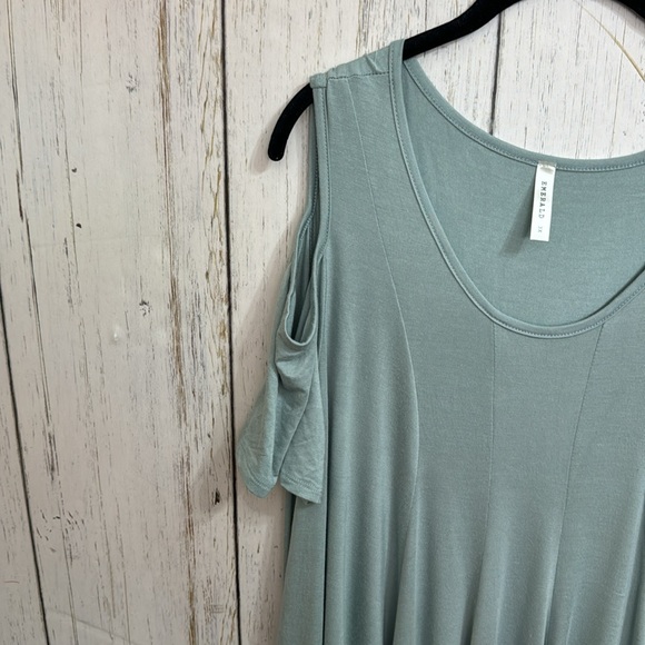 Emerald Cold Shoulder Asymmetrical Blouse - Picture 2 of 8